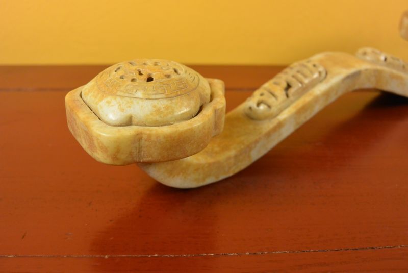 Cliquez sur la vignette pour agrandir et survolez la photo pour zoomer Statue en Jade Sceptre Ruyi jade marron 2