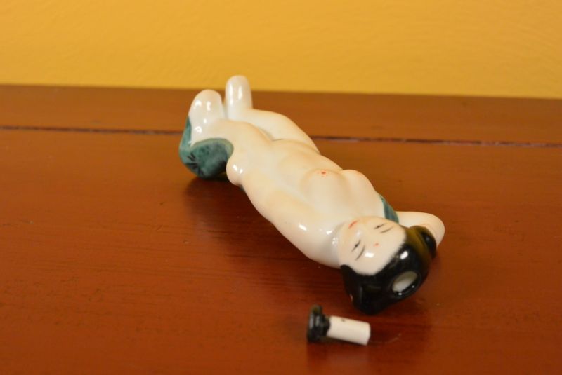 Cliquez sur la vignette pour agrandir et survolez la photo pour zoomer Tabatière érotique Chinoise Femme nue debout 5