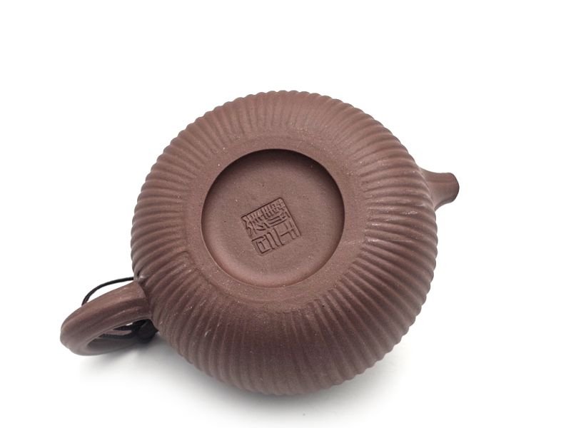 Cliquez sur la vignette pour agrandir et survolez la photo pour zoomer Théière chinoise en terre de Yixing - Argile Rouge Zi Ni - art du thé - 300ml 4